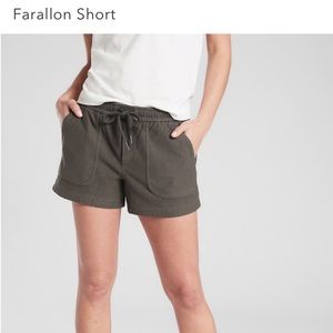 Athleta Farallon Short size 4 NWT